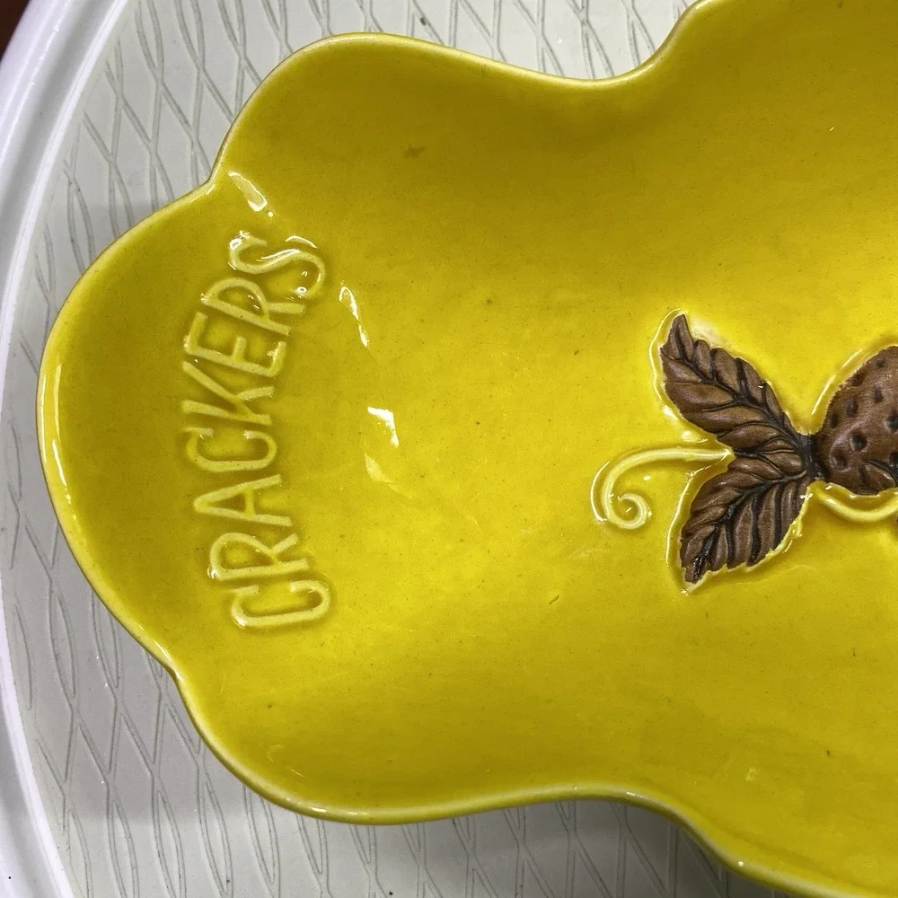 Vintage Treasure Craft USA Pottery Cracker Dish, W/strawberries Yellow‎ 12